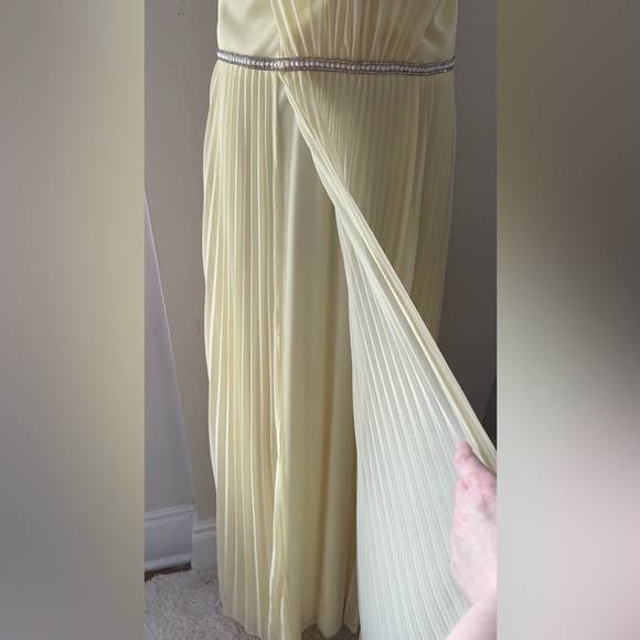 Aqua Dresses Yellow Pleated Halter Gown NWT Size 6 - Picture 6 of 16